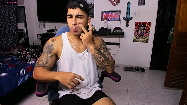 Snapshot of cJuan111 chatting on March 2025 01:09:02 AM cJuan111 online show from March 2025 01:09:02 AM