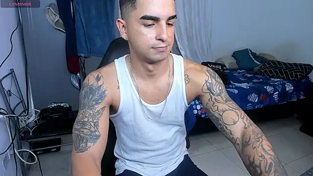 Snapshot of cJuan111 chatting on November 2025 12:55:01 AM cJuan111 online show from November 2025 12:55:01 AM