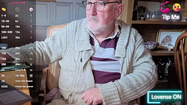 Snapshot of Adamdaddybear chatting on October 2025 12:45:02 PM Adamdaddybear online show from October 2025 12:45:02 PM