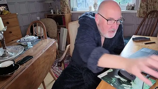 Snapshot of Adamdaddybear chatting on October 2025 07:34:02 AM Adamdaddybear online show from October 2025 07:34:02 AM