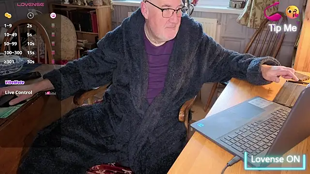 Snapshot of Adamdaddybear chatting on November 2025 08:03:02 AM Adamdaddybear online show from November 2025 08:03:02 AM