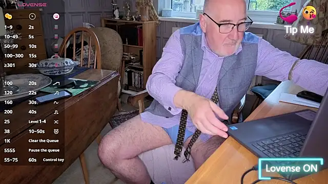 Snapshot of Adamdaddybear chatting on November 2025 02:51:01 PM Adamdaddybear online show from November 2025 02:51:01 PM