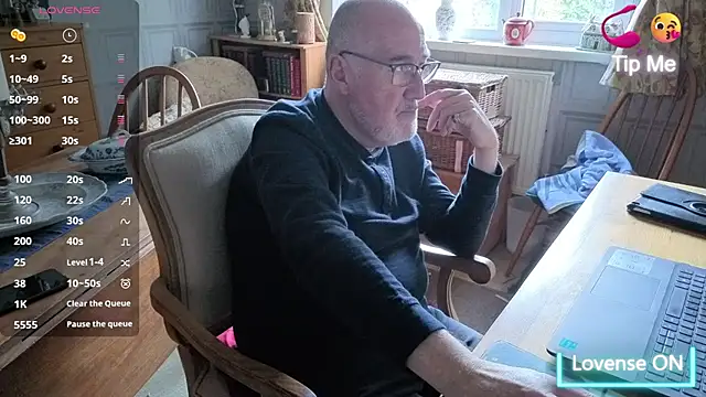 Snapshot of Adamdaddybear chatting on November 2025 03:00:01 PM Adamdaddybear online show from November 2025 03:00:01 PM