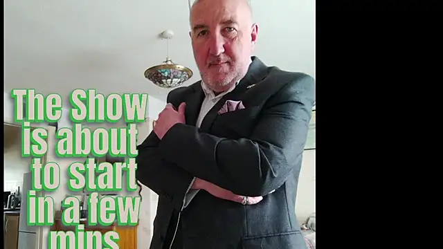 Snapshot of Adamdaddybear chatting on November 2025 07:18:01 AM Adamdaddybear online show from November 2025 07:18:01 AM