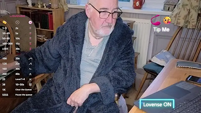 Snapshot of Adamdaddybear chatting on November 2025 07:30:02 AM Adamdaddybear online show from November 2025 07:30:02 AM