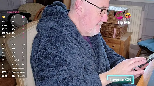 Snapshot of Adamdaddybear chatting on November 2025 08:27:01 AM Adamdaddybear online show from November 2025 08:27:01 AM