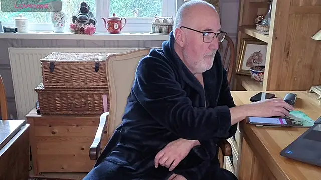 Adamdaddybear online show from February 2026 02:21:01 PM