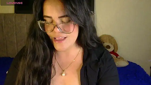 Snapshot of blue_angel33 chatting on October 2025 02:48:01 AM blue angel33 online show from October 2025 02:48:01 AM