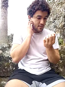 Snapshot of FreyrStyle chatting on December 2024 01:32:02 PM FreyrStyle online show from December 2024 01:32:02 PM