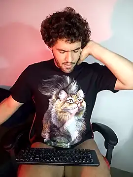 Snapshot of FreyrStyle chatting on December 2024 02:12:01 PM FreyrStyle online show from December 2024 02:12:01 PM