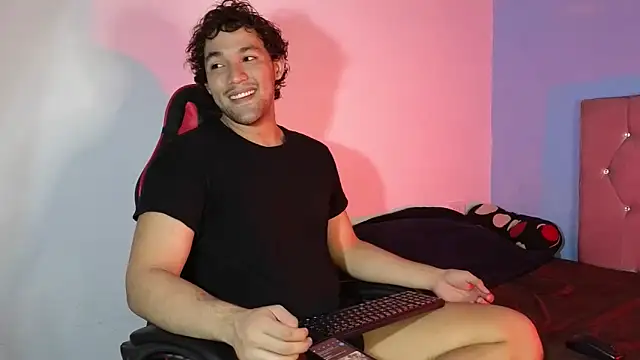 Snapshot of FreyrStyle chatting on December 2024 10:59:01 PM FreyrStyle online show from December 2024 10:59:01 PM