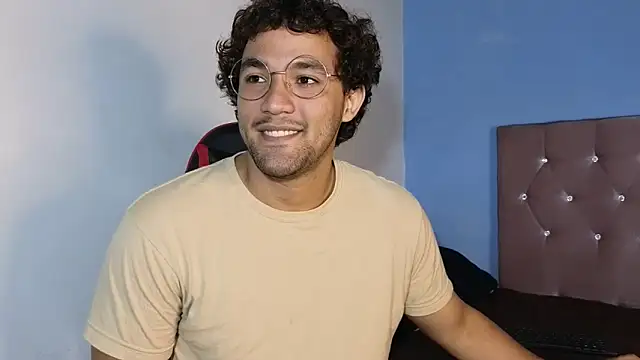 Snapshot of FreyrStyle chatting on December 2024 04:36:02 PM FreyrStyle online show from December 2024 04:36:02 PM