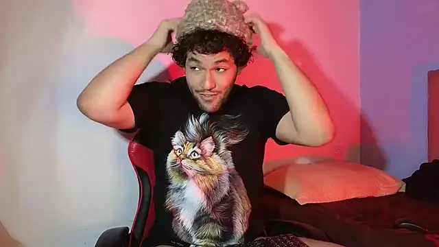 Snapshot of FreyrStyle chatting on January 2025 01:17:01 AM FreyrStyle online show from January 2025 01:17:01 AM