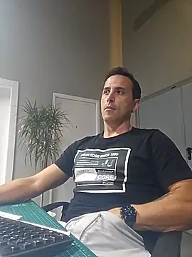 Snapshot of Lucas___81 chatting on November 2025 07:35:02 PM Lucas 81 online show from November 2025 07:35:02 PM