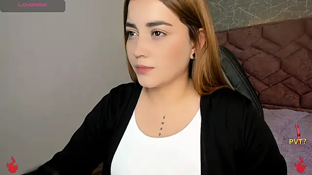 Snapshot of Lucia_star__ chatting on December 2024 07:11:02 PM Lucia star online show from December 2024 07:11:02 PM