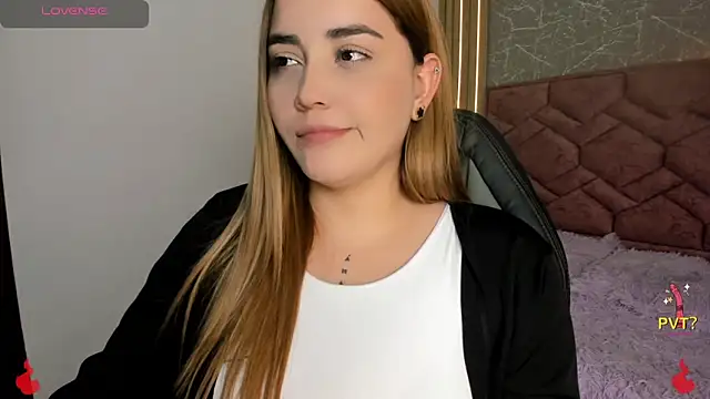 Snapshot of Lucia_star__ chatting on December 2024 10:26:02 PM Lucia star online show from December 2024 10:26:02 PM