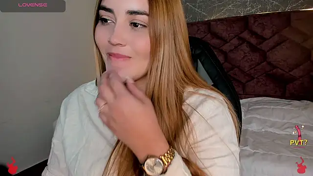 Snapshot of Lucia_star__ chatting on December 2024 10:20:02 PM Lucia star online show from December 2024 10:20:02 PM