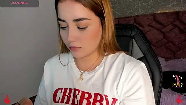 Snapshot of Lucia_star__ chatting on December 2024 07:46:02 PM Lucia star online show from December 2024 07:46:02 PM