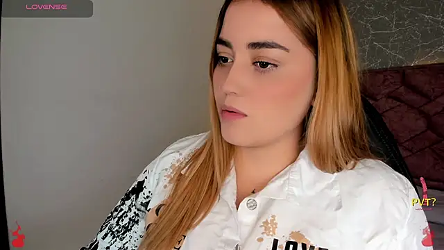 Snapshot of Lucia_star__ chatting on January 2025 02:25:01 PM Lucia star online show from January 2025 02:25:01 PM