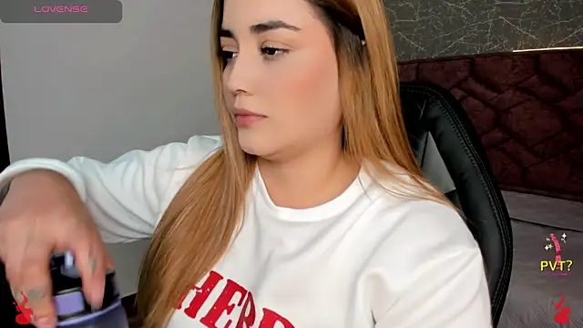 Snapshot of Lucia_star__ chatting on January 2025 11:45:02 AM Lucia star online show from January 2025 11:45:02 AM