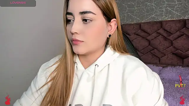 Snapshot of Lucia_star__ chatting on January 2025 07:53:02 PM Lucia star online show from January 2025 07:53:02 PM