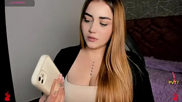 Snapshot of Lucia_star__ chatting on January 2025 09:19:02 PM Lucia star online show from January 2025 09:19:02 PM