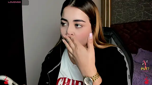 Snapshot of Lucia_star__ chatting on January 2025 09:39:01 PM Lucia star online show from January 2025 09:39:01 PM