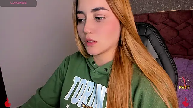 Snapshot of Lucia_star__ chatting on January 2025 01:56:02 AM Lucia star online show from January 2025 01:56:02 AM