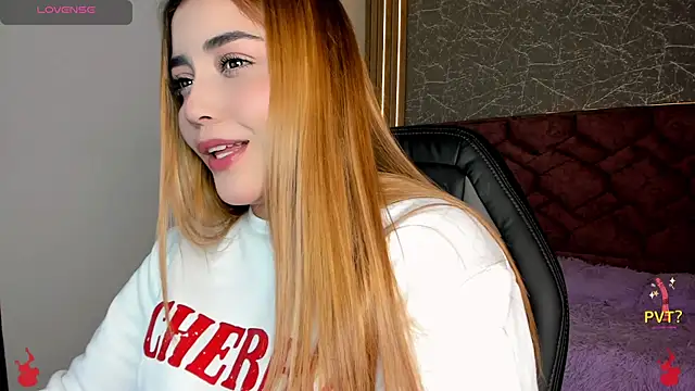 Snapshot of Lucia_star__ chatting on January 2025 08:00:01 PM Lucia star online show from January 2025 08:00:01 PM