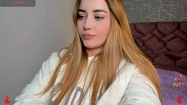 Snapshot of Lucia_star__ chatting on January 2025 10:56:01 PM Lucia star online show from January 2025 10:56:01 PM