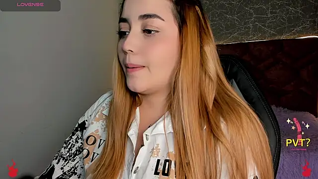 Snapshot of Lucia_star__ chatting on February 2025 07:33:01 PM Lucia star online show from February 2025 07:33:01 PM