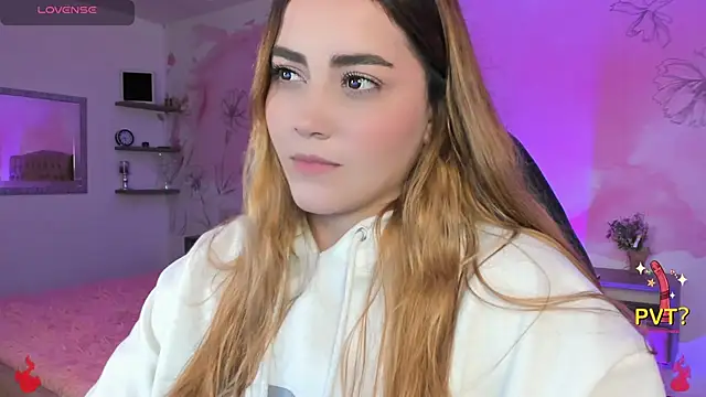 Snapshot of Lucia_star__ chatting on February 2025 02:56:02 AM Lucia star online show from February 2025 02:56:02 AM