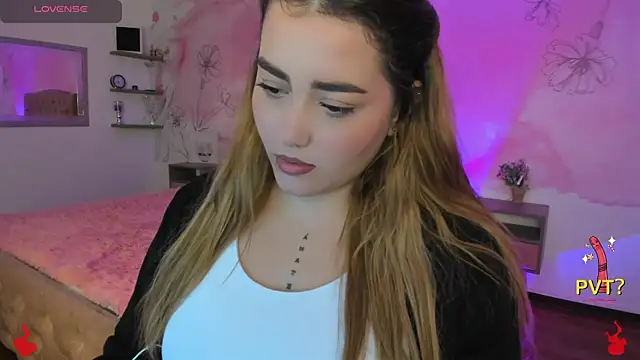 Snapshot of Lucia_star__ chatting on February 2025 02:45:01 AM Lucia star online show from February 2025 02:45:01 AM