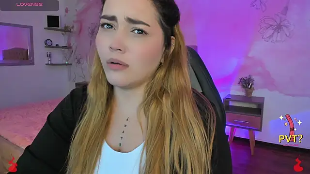 Snapshot of Lucia_star__ chatting on February 2025 05:48:01 AM Lucia star online show from February 2025 05:48:01 AM