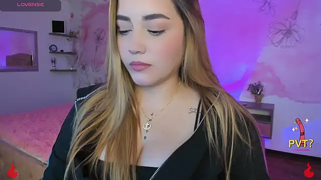 Snapshot of Lucia_star__ chatting on February 2025 02:09:02 AM Lucia star online show from February 2025 02:09:02 AM