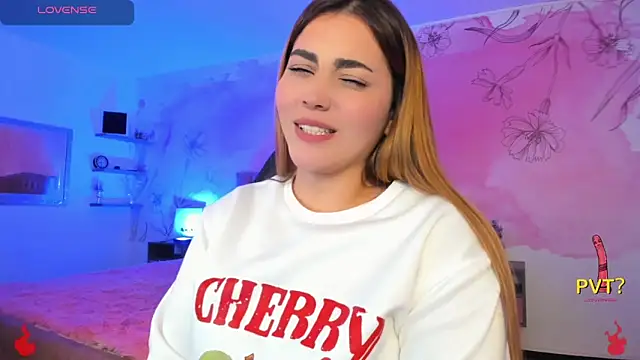 Snapshot of Lucia_star__ chatting on February 2025 08:33:02 AM Lucia star online show from February 2025 08:33:02 AM