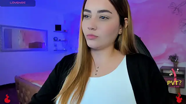 Snapshot of Lucia_star__ chatting on February 2025 03:45:02 AM Lucia star online show from February 2025 03:45:02 AM