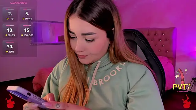 Snapshot of Lucia_star__ chatting on March 2025 06:10:02 AM Lucia star online show from March 2025 06:10:02 AM