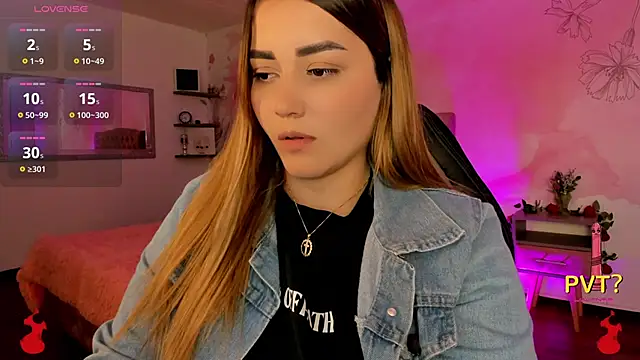 Snapshot of Lucia_star__ chatting on March 2025 03:41:02 AM Lucia star online show from March 2025 03:41:02 AM