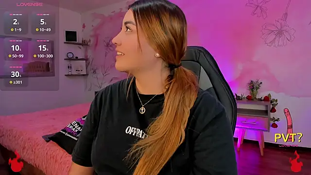 Snapshot of Lucia_star__ chatting on March 2025 06:46:02 AM Lucia star online show from March 2025 06:46:02 AM