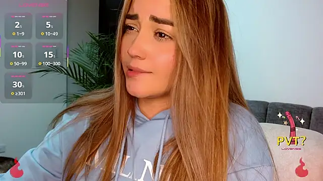 Snapshot of Lucia_star__ chatting on October 2025 11:14:02 PM Lucia star online show from October 2025 11:14:02 PM