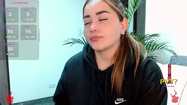 Snapshot of Lucia_star__ chatting on October 2025 11:49:02 PM Lucia star online show from October 2025 11:49:02 PM