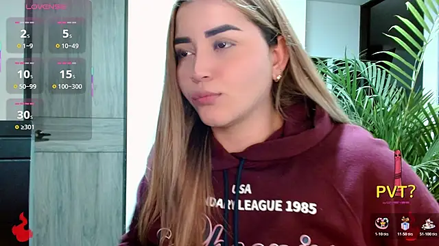 Snapshot of Lucia_star__ chatting on November 2025 01:27:01 AM Lucia star online show from November 2025 01:27:01 AM