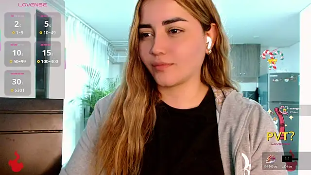 Snapshot of Lucia_star__ chatting on November 2025 02:50:01 AM Lucia star online show from November 2025 02:50:01 AM