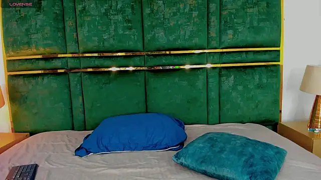 Snapshot of Latrellx7 chatting on January 2025 03:32:02 PM Latrellx7 online show from January 2025 03:32:02 PM