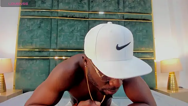 Snapshot of Latrellx7 chatting on February 2025 11:28:02 AM Latrellx7 online show from February 2025 11:28:02 AM