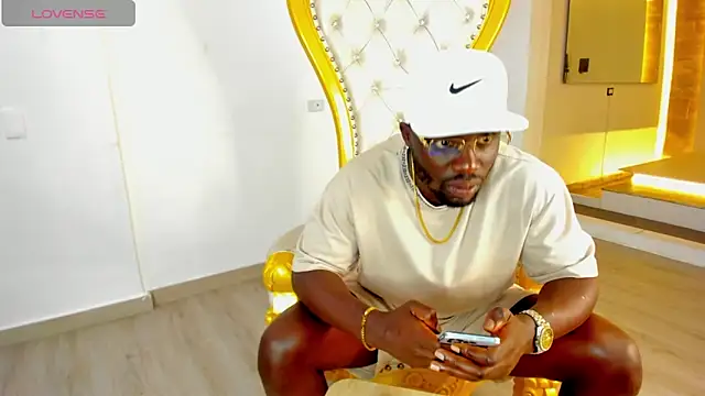 Snapshot of Latrellx7 chatting on February 2025 11:44:02 AM Latrellx7 online show from February 2025 11:44:02 AM