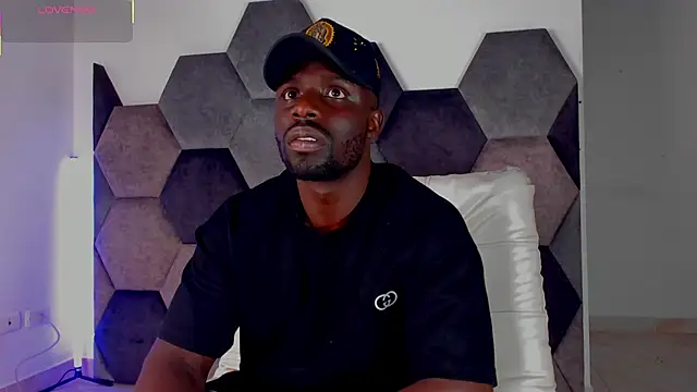 Latrellx7 online show from April 2026 03:39:01 AM