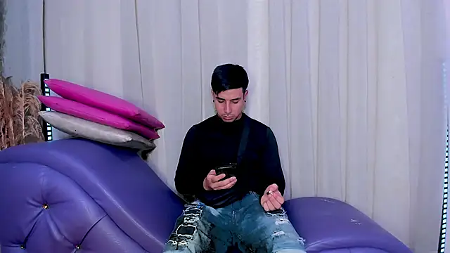 Yourslust  online show from January 2026 12:31:02 PM