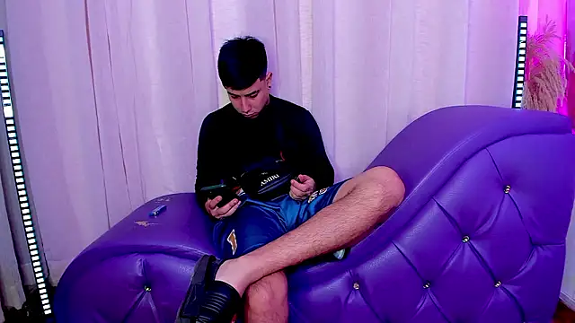 Yourslust  online show from February 2026 01:29:01 PM